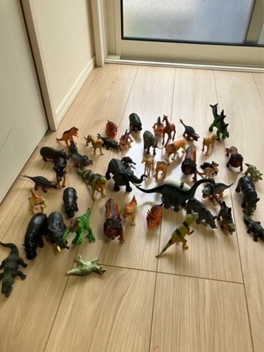 【早い者勝ち！！】動物や恐竜のフィギュアとアニアの遊び道具