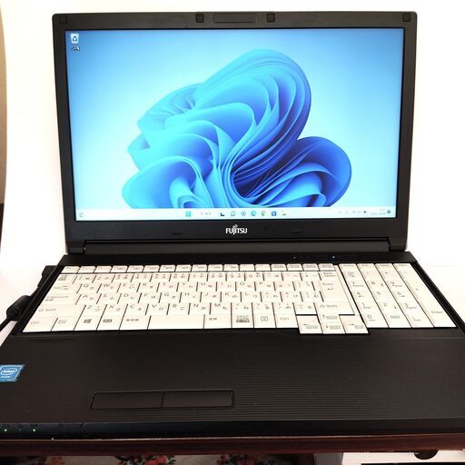 良品！　富士通　LifeBook　A576/PX  Windws11Pro バージョン22H2