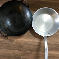 山田工業所製両手中華鍋とアルミフライパン