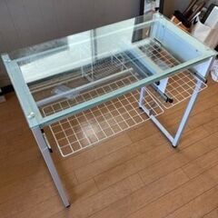 大きめのガラステーブル机