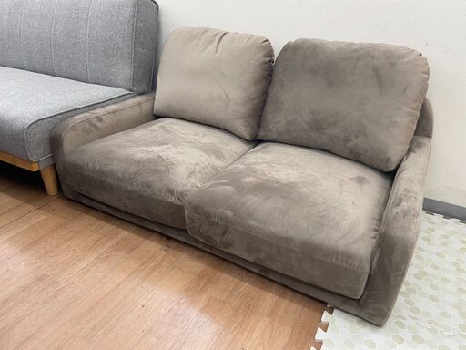 【展示品・未使用】2人掛ソファ ベルベッド調 ローソファ 丸っこデザイン 定価32,990円自社配送時代引き可※現金、クレジット、スマホ決済対応※【送料に設置込】