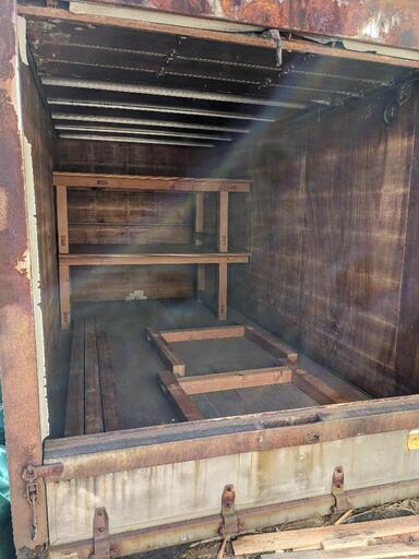 ２トントラックの箱　物置　倉庫