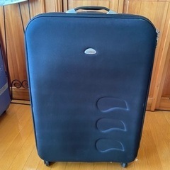 巨大なスーツケース