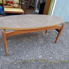 レトロな木製ローテーブル