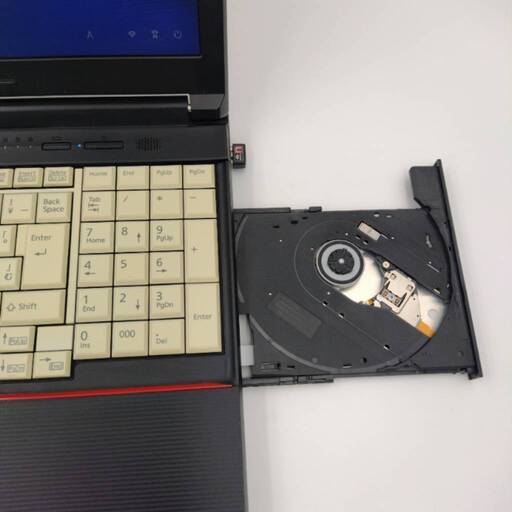 富士通 第4世代Core i7搭載 メモリ8G SSD480G CD/DVD読み書き Wifi対応