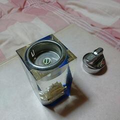 回りはガラス製の昔ながらのライターです。