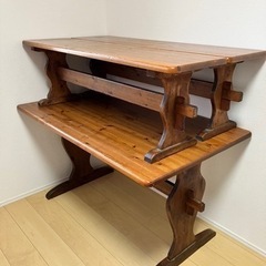 木製テーブルとイスのセットです。