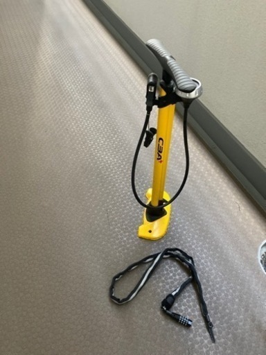 定価8万6千円】ロードバイク ヘルメット、空気入れ、ライト、鍵付き