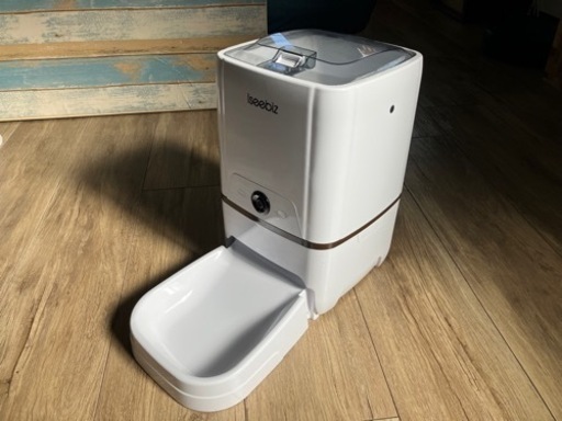 ペットカメラ\u0026自動給餌\u0026音声機能　Iseebiz ホワイト　美品