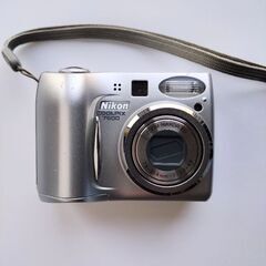 Nikon coolpix 7600　デジカメ