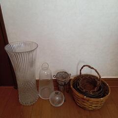 花瓶・竹製籠(花束等が入っていた物)
