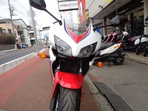 NO.4635　ＣＢＲ４００Ｒ　水冷４サイクルＤＯＨＣ２気筒４００ｃｃエンジン　ＦＩ　トリコロールカラー　☆彡 NO.4635 CBR400R 水冷4サイクルDOHC2気筒400cc