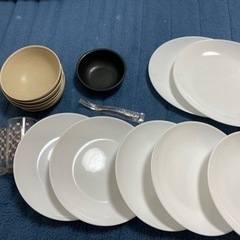 ヤマザキ春のパン祭りのお皿計７枚、茶碗、小皿、ガラスのコップ、フォーク
