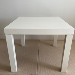 白いローテーブル(ikea)
