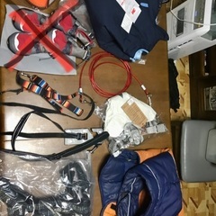 XLサイズの犬用品: 冬用ジャケット 2 着、ハーネス 2 着、エリザベスカラー, カラフルな首輪とおそろいのリード 1 本、夜間安全反射リード 1 本、ビニール リード 1 本 XLサイズの犬用品: 冬用ジャケット 2 着、ハーネス 2 着、エリザベス