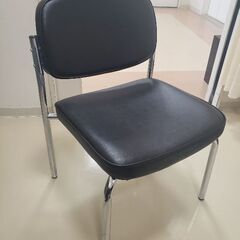 座り心地はgood❗クリニックの診察室の椅子(患者さん用)です。