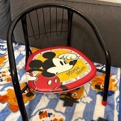 ダイソーで500円だったミッキーのミニ椅子