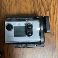 SONYの水中可のビデオカメラです。