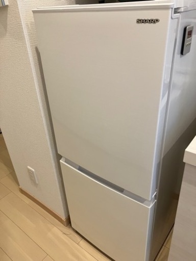 シャープの1人暮らし用冷蔵庫【3/26に東三国に引き取りに来て下さる方】