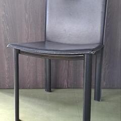 イタリア　ファセム社　レザーダイニングチェアに似た椅子