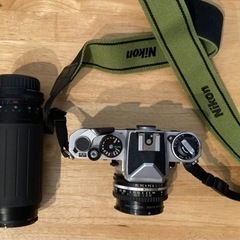 Nikon FE一眼レフカメラ。マニュアルフォーカス50mm。レ...