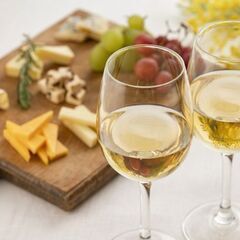 🍷ワインとチーズのマリアージュカフェ「白ワイン３種とチーズのマリ...