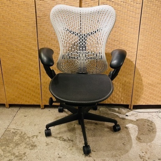 【売約済み】　ハーマンミラー　Herman Miller ミラチェア　 オフィスチェア　OAチェア　デスクチェア　デスクワーク　リモートワーク　パソコン椅子　キャスターチェア　高級　デスク椅子　 検　V2 ランバーサポート　ハイバックチェア　Mirra 2 Chairs ミラ2チェア　アーロンセイル　アーロンチェア　白　ホワイト