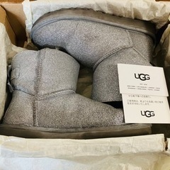 大幅値下げ！美品！訳あり！シルバーラメ後ろリボン付きUGGブーツ...