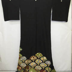 ss4780　着物　留袖　黒　扇　華やか　多色使い　金糸　刺しゅう　正装　和装　和服　フォーマル　婦人用　きもの　裏地付き　グリーン　深緑　落ち着いた　上品　女性用　留めそで