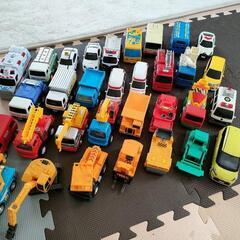 車のおもちゃ　32台