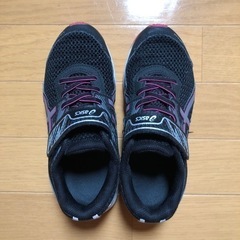 (取り引き中)asics子供靴22.0cm 中古　黒、ピンク