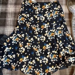ketty花柄Ｍサイズスカートの出品です。