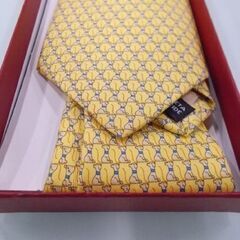 フェラガモ ネクタイ 犬 動物柄 ドッグモチーフ イエロー系 シルク100% FERRAGAMO 未使用 札幌市東区 新道東店 フェラガモ ネクタイ 犬 動物柄 ドッグモチーフ イエロー系 シルク100
