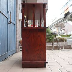 岩手の伝統工芸家具、岩谷堂箪笥 欅材を使用した漆塗りサイドボードです。桐紋様の南部鉄器がアクセントの茶棚。スッキリしたデザインは収納力もあり店舗などの飾り棚としても♪DB543