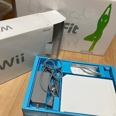 自宅受渡　Wii本体  Wii fit ソフト４セット