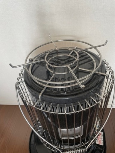 生活雑貨 トヨトミ ストーブ、灯油缶2つセット