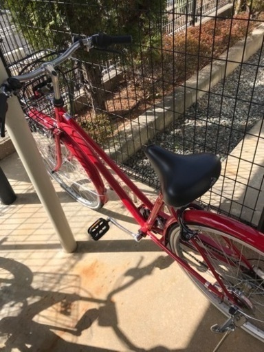 赤色の変則ギア付き自転車