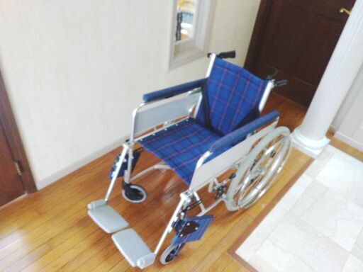 MIKI 　車いす　付属品テーブルあり