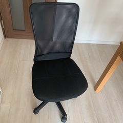 ブラックの椅子