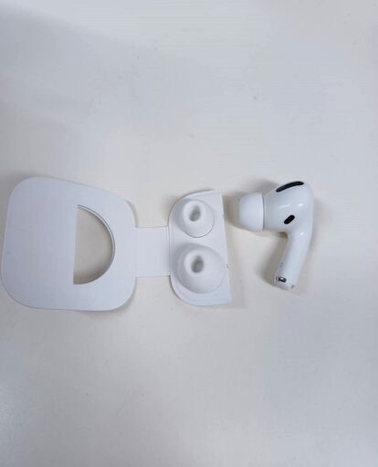 Apple 純正 AirPods Pro (A2083) 片耳(R)のみ！
