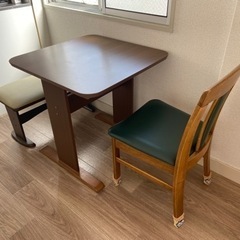 ニトリのテーブルと椅子セット