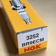 新品ＮＧＫプラグ　BR9ECM 1本　 TZR250R,NSR2...