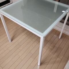 【無料】ガラス天板のテーブル