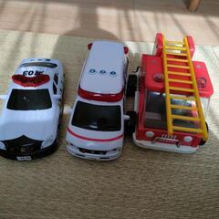 パトカー、救急車、消防車