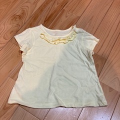 黄色　フリルTシャツ