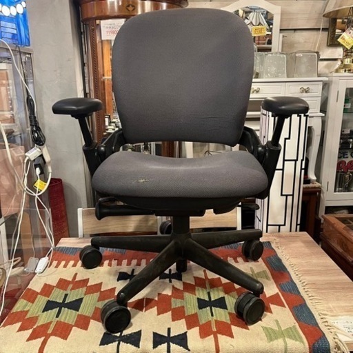 ［売約済み］　1 Steelcase Leap スチールケース リープチェア  オフィスチェア　OAチェア　デスクチェア　デスクワーク　リモートワーク　パソコン椅子　キャスターチェア　高級　デスク椅子　グレー　TB117 検　V2 ランバーサポート　KOKUYO イング　OKAMURA コンテッサ　デスクチェア　OAチェア　メッシュ　ポリッシュ　リープHD TB117 Steelcase/スチールケース 肘付ハイバックチェア