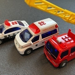 音が鳴る！はたらく車　3台セット　救急車・消防車・パトカー