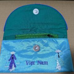 ベトナム刺繍のポーチ、水色