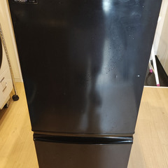 冷蔵庫 シャープ 137L 黒色