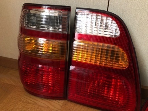 ランドクルーザー100 テールランプ